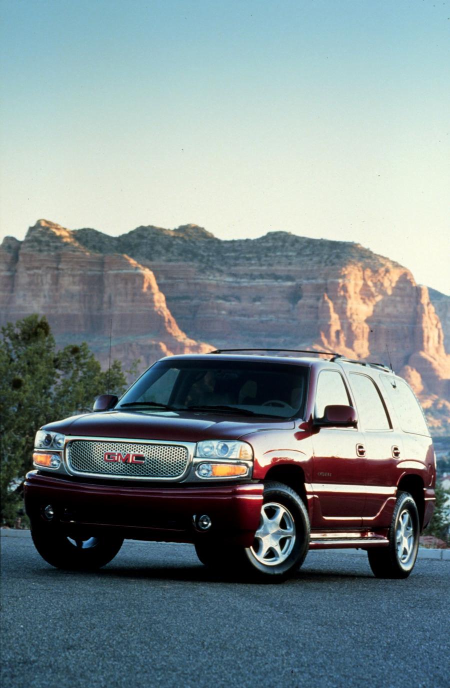  GMC Yukon Denali 2000 года  (фото 11 из 15)